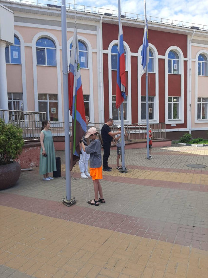 Торжественная линейка открытия лагерной смены.